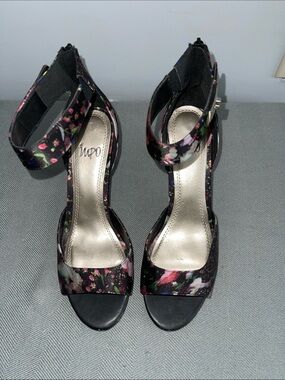 Impo women's Black Floral Ankle-Strap Heels. cod # E-1